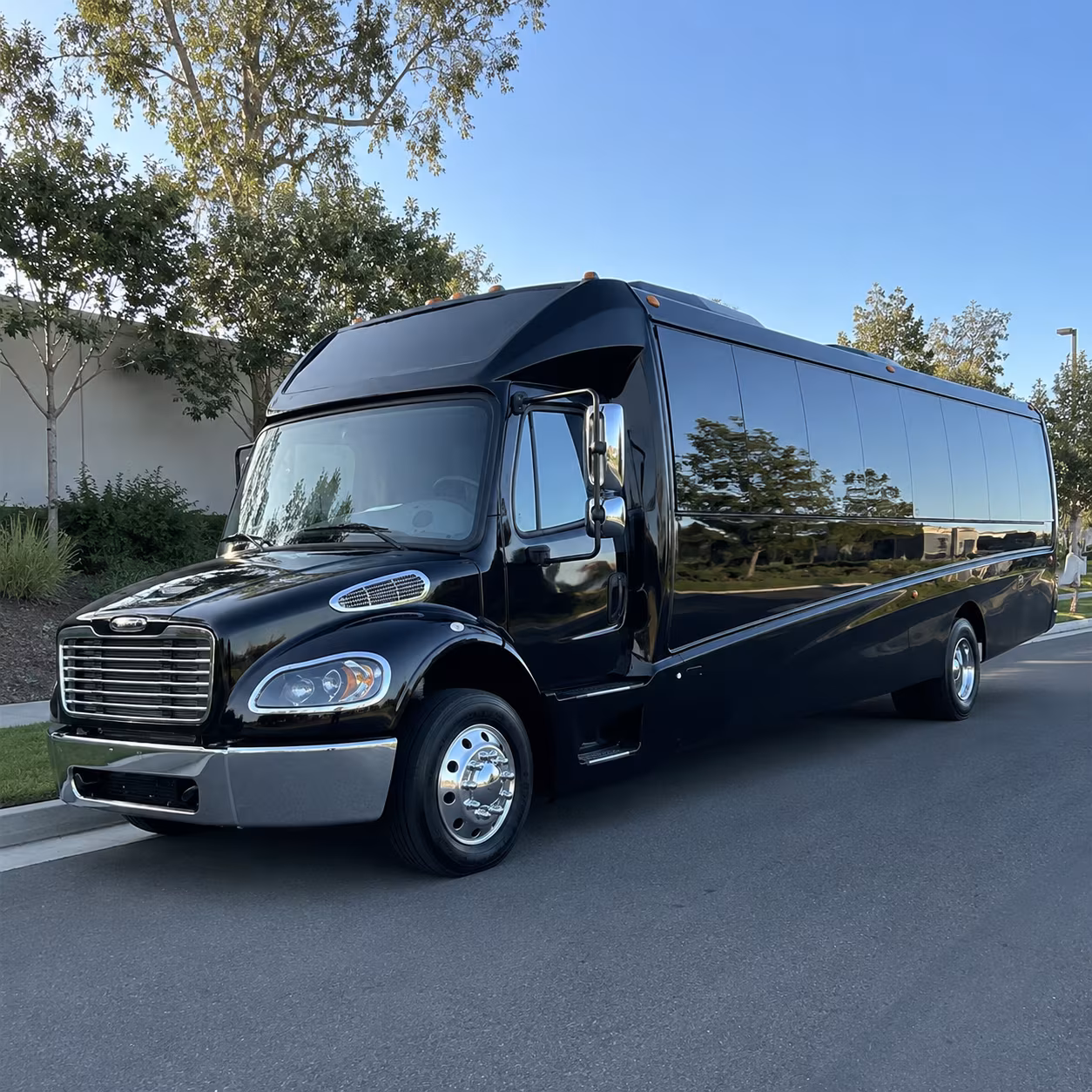 livonia 25 passenger minibus