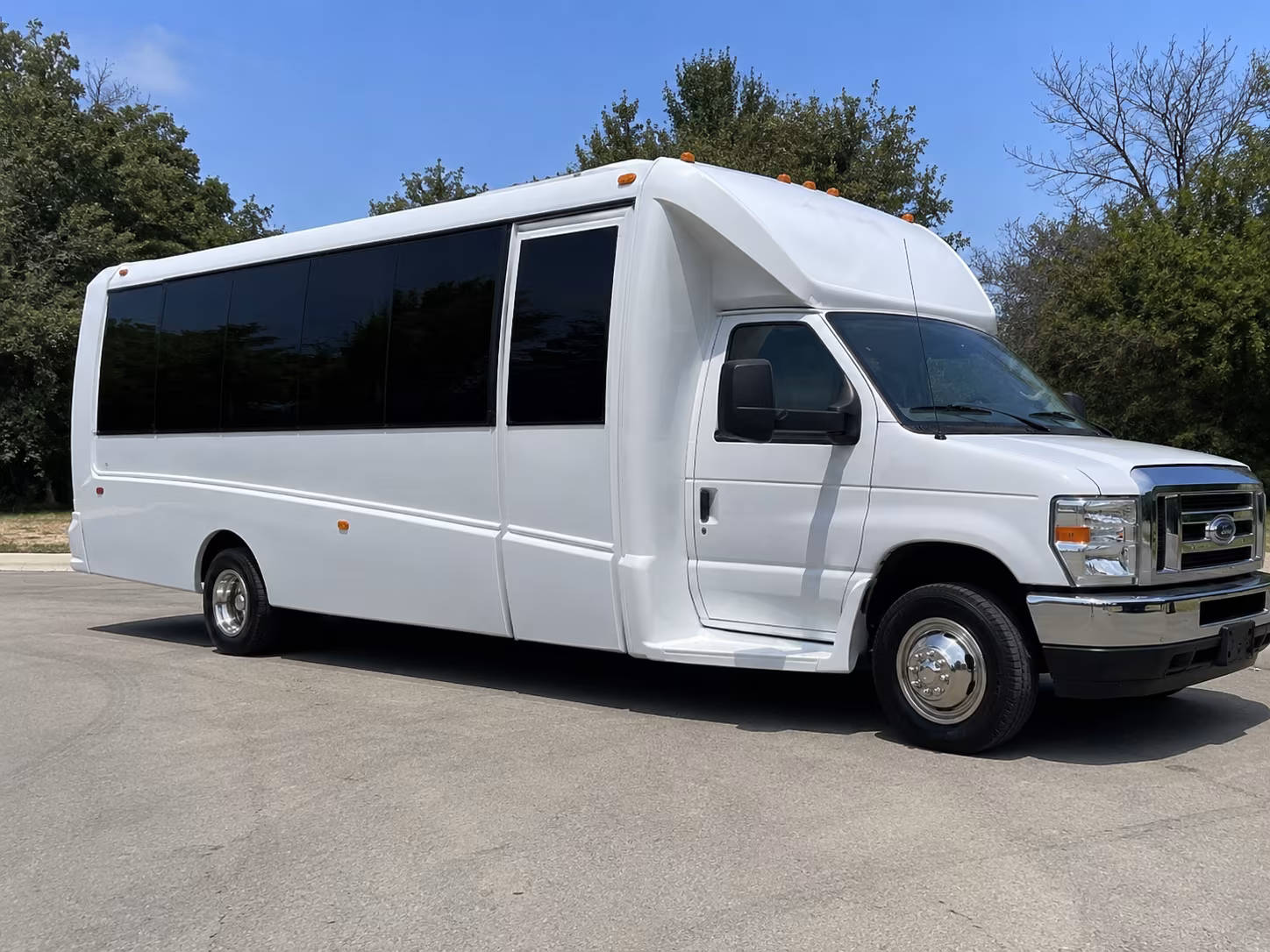 party buses for bachelorette bar crawls through ferndale and royal oak